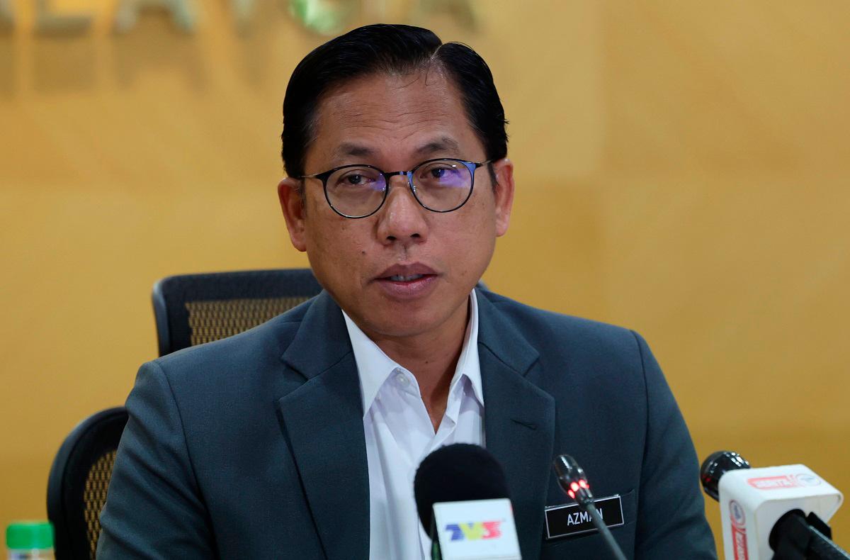 Education director-general, Datuk Azman Adnan. - fotoBERNAMA