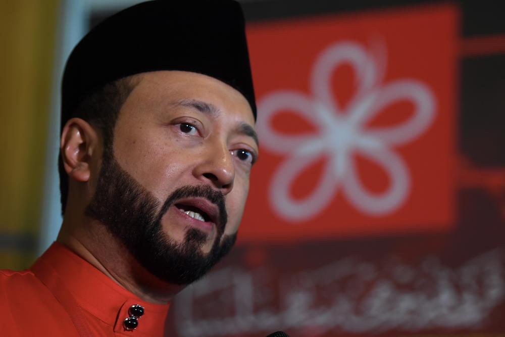 Kedah Mentri Besar Datuk Seri Mukhriz Tun Mahathir.