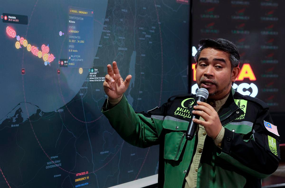 Ketua Pegawai Eksekutif Majlis Perundingan Pertubuhan Islam Malaysia (MAPIM) Datuk Dr Ahmad Sani Araby Al-Kahery ketika sidang media mengenai situasi terkini kapal-kapal Misi Global Sumud Flotilla Sumud Nusantara di Pusat Gerakan Sumud Nusantara (SNCC) semalam. - BERNAMA