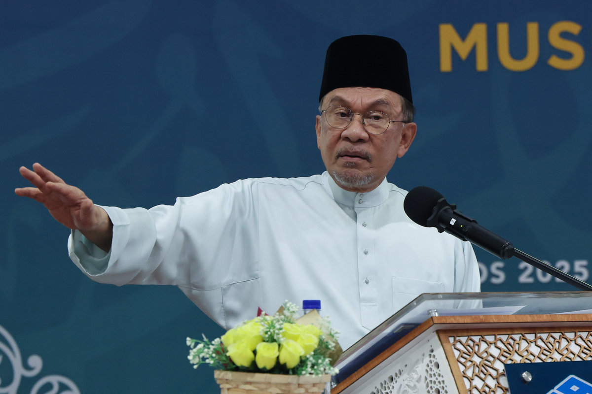 Prime Minister Datuk Seri Anwar Ibrahim delivers a speech at the Launch Ceremony of the 30th Language Translation of the Quran (Russian), the *Mushaf Al-Ummah*, and the Quran Shipment Container to France, held at the Quran Printing Complex, Nasyrul Quran Complex, Precinct 14, yesterday. – BERNAMA