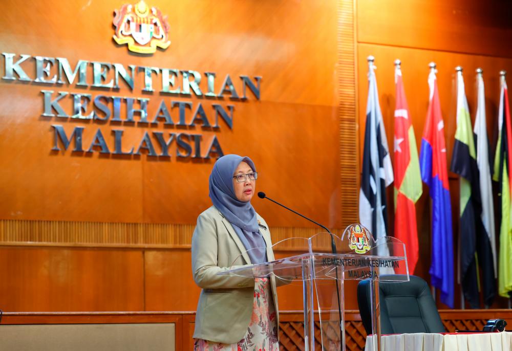 PUTRAJAYA, 22 Ogos -- Menteri Kesihatan Dr Zaliha Mustafa ketika berucap pada majlis menandatangani Nota Persefahaman Kerjasama Strategik Perkhidmatan Kesihatan dan Kebombaan antara Kementerian Kesihatan dengan Kementerian Pembangunan dan Kerajaan Tempatan di Kementerian Kesihatan - fotoBERNAMA
