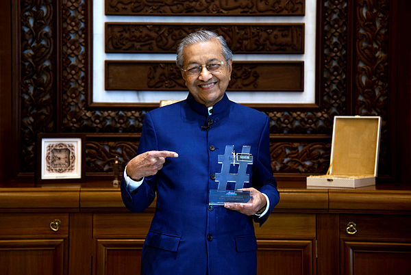 Filepix shows Prime Minister Tun Dr Mahathir Mohamad after receiving the Instafamous Inspiration Award from hurr.tv at Putrajaya on Aug 8. — Bernama