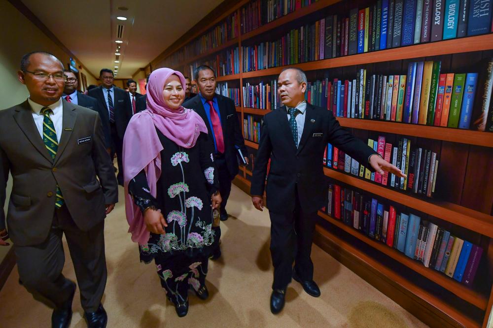Higher Education Minister Datuk Dr Noraini Ahmad was accompanied by the Education Ministry Secretary-General Datuk Dr Mohd Gazali Abas (R) during a visit to the Higher Education Ministry today. - Bernama