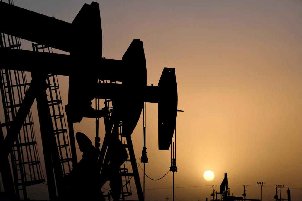 Crude benchmarks remain on pace to notch weekly gains after a four-week losing streak. – Reuterspix