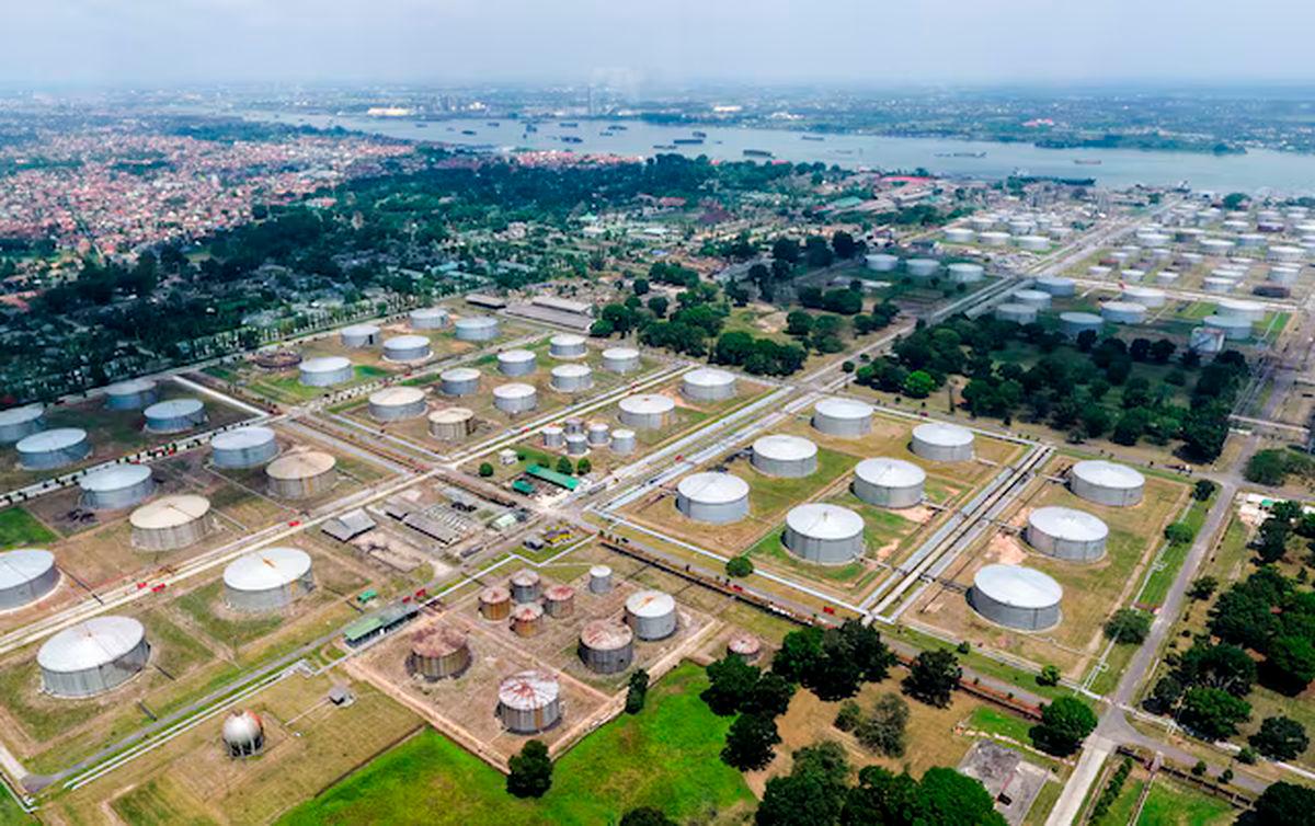 An Aerial view of PT Pertamina refinery Plaju in Palembang, Indonesia, October 24, 2018. Antara Foto/Nova Wahyudi via REUTERS/File Photo