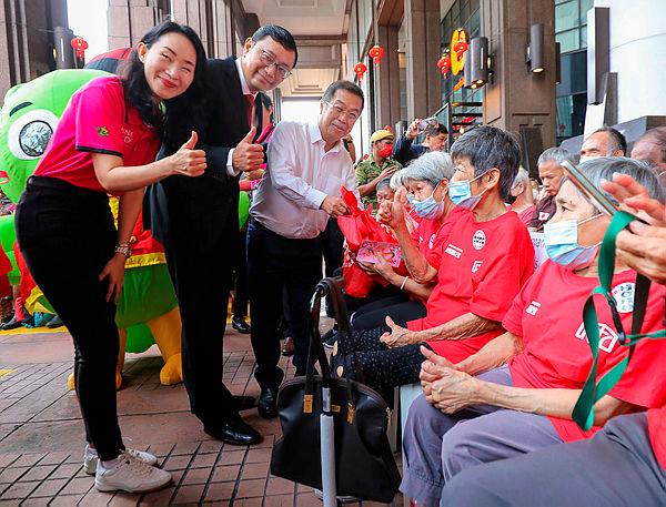 From left: Ms Nerine Tan (CEO of STM Lottery), Dato’ Sri Robin Tan (Sports Toto Bhd Chairman) and YB Tan Kok Wai (Cheras Member of Parliament– theSunpix