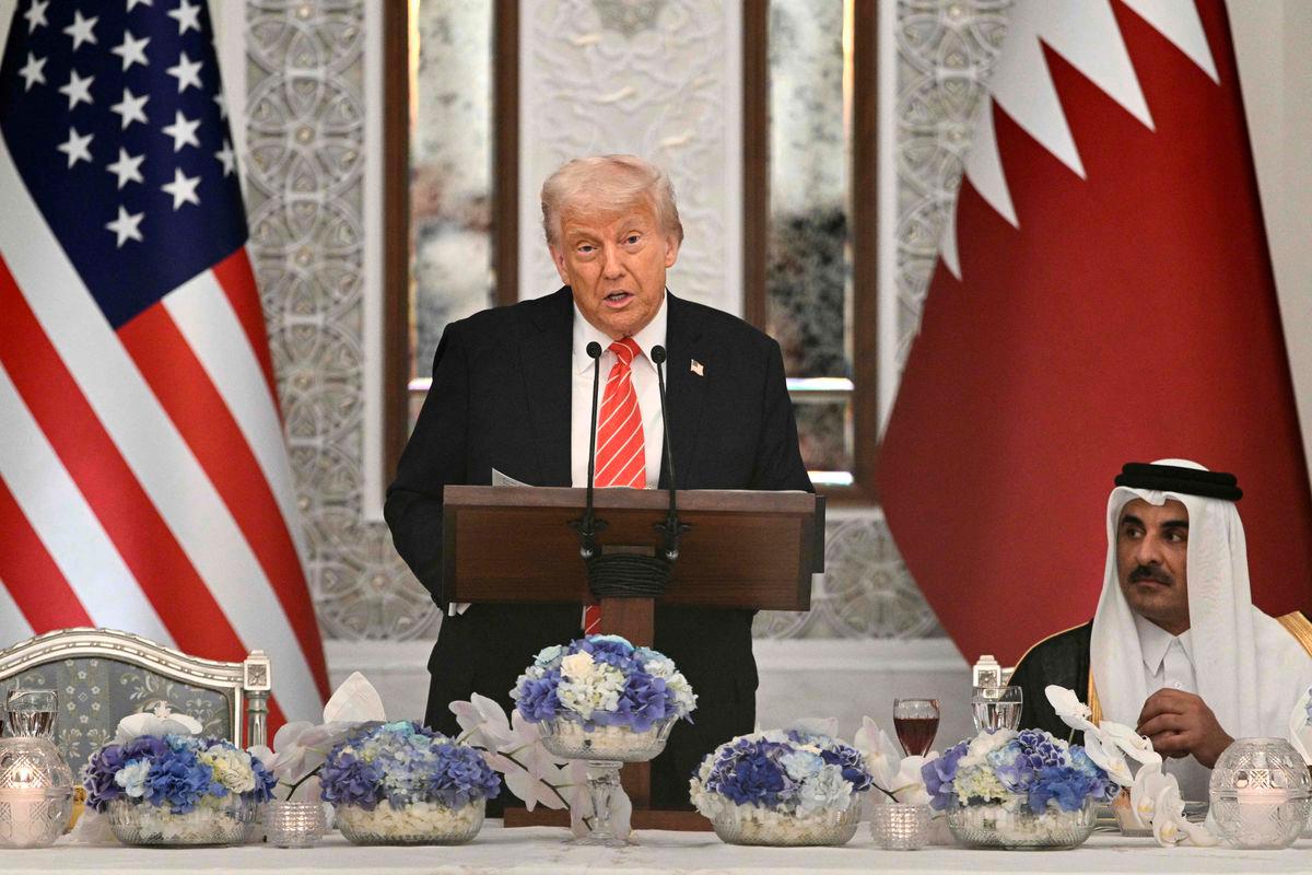 Trump (L) delivers a speech as Qatar’s Emir Sheikh Tamim bin Hamad al-Thani listens at the start of a state dinner at the Lusail Palace in Doha on May 14, 2025. AFPpix