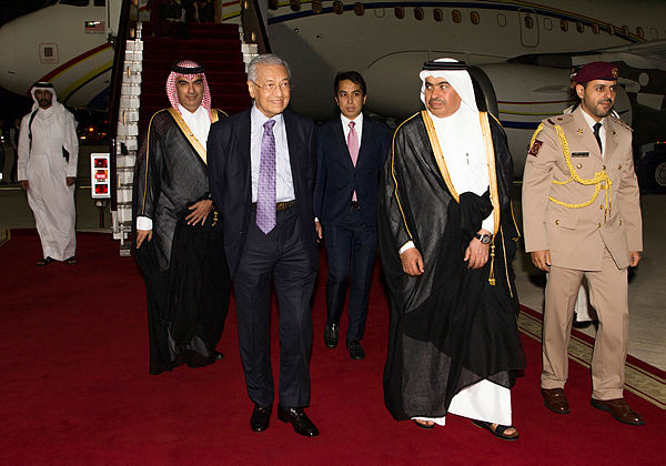 Prime Minister Tun Dr Mahathir Mohamad is greeted by Qatari Minister of Trade and Industry Ali bin Ahmed Al Kuwari (second from right) in Hamad International Airport at Qatar yesterday — Bernama