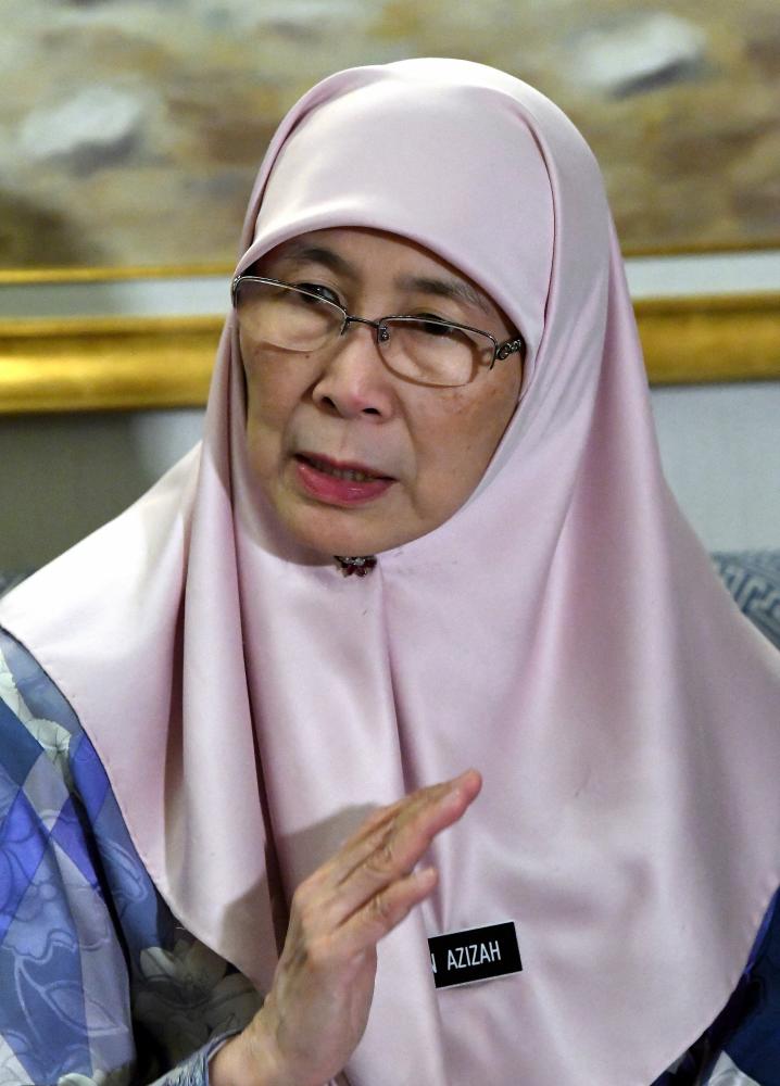 Deputy Prime Minister Datuk Seri Dr Wan Azizah Wan Ismail speaks during a press conference with Malaysian media representatives in Doha on the final day of her official visit to Doha, on Nov 28, 2018. — Bernama