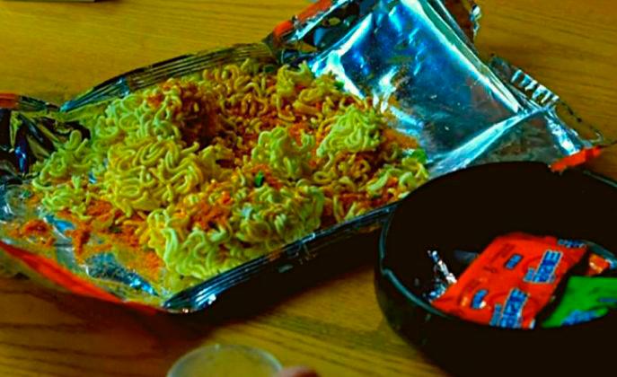 “Ramen Ddang” is raw ramen noodles broken into pieces and sprinkled with ramen seasoning powder.