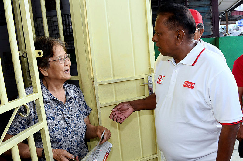 Streram during his house-to-house visit to residents of Pekan Kuala Sawah, on April 6, 2019. — Bernama