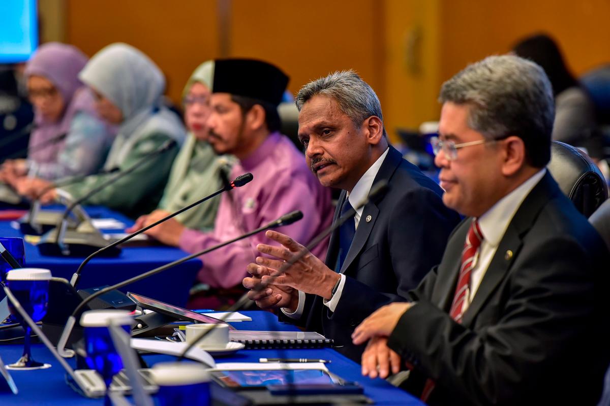 Abdul Rasheed (second, right) speaking at a press conference on Malaysia’s second-quarter economic performance today. – Bernamapic