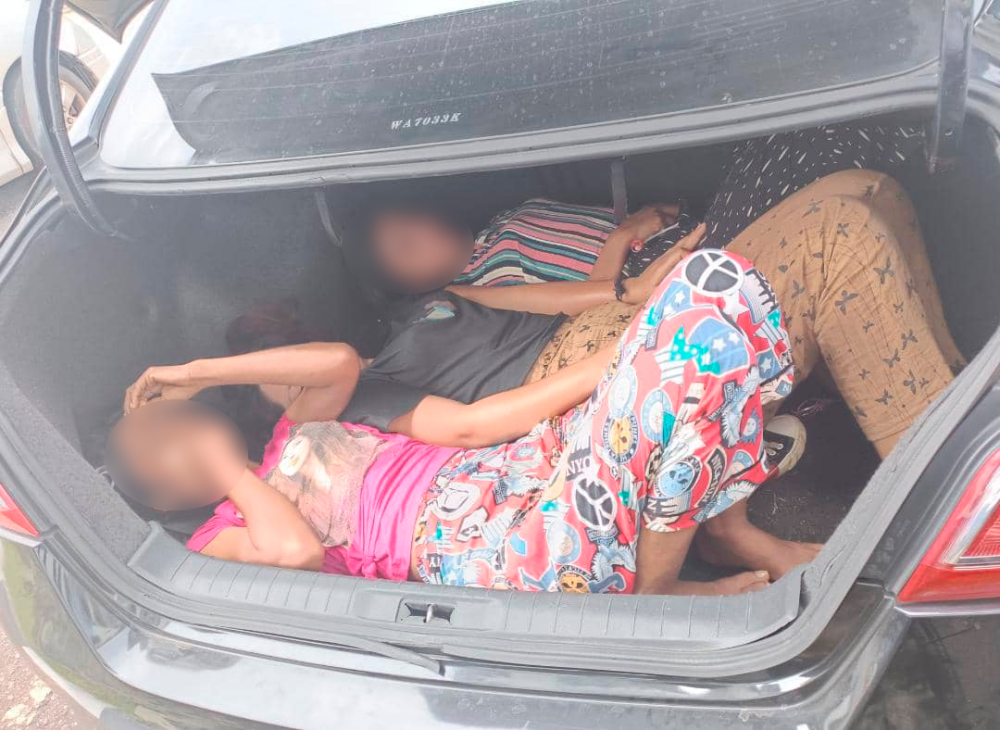Seven detained at roadblock for human trafficking