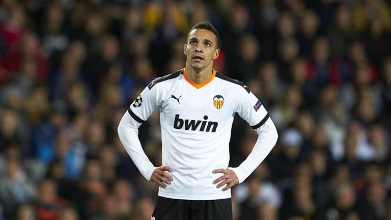Valencia’s Rodrigo suffers knee injury