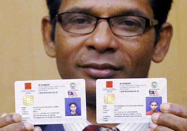 Myanmar Ethnic Rohingya Human Rights Organisation Malaysia (Merhrom) president Zahar Ahmad Ghnai unveils identity cards for Rohingya refugees in Malaysia. — BBXpress