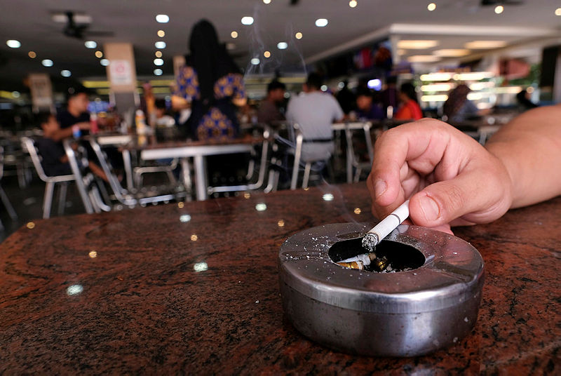 Sarawak blasted for not enforcing smoking ban