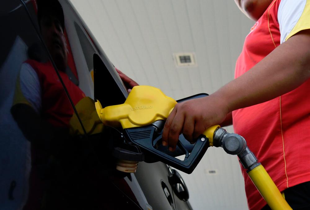 The government’s move to fix pump prices for RON95 petrol for the rest of the year will mute any pickup in inflation. – BERNAMAPIX