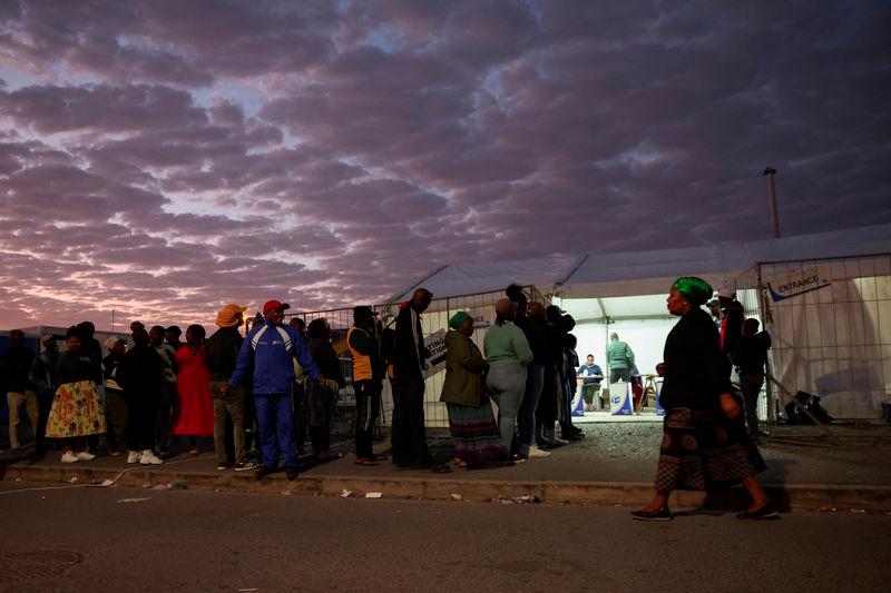 People queue to vote during the South African elections, in Cape Town, South Africa May 29, 2024. - REUTERSPIX