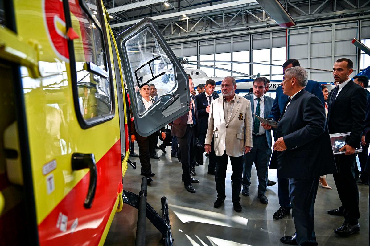 Yang di-Pertuan Agong Sultan Ibrahim berkenan berangkat melawat Kazan Helicopter Plant (KHP), yang merupakan antara pengeluar helikopter terbesar di dunia.- BERNAMA