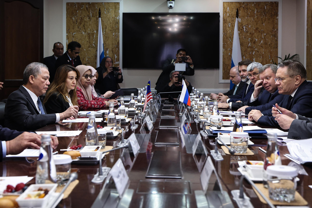 Deputy Prime Minister Datuk Seri Fadillah Yusof (left) today holds a meeting with Russia’s state nuclear corporation Rosatom director-general Alexey Likhachev (right) to discuss bilateral cooperation in nuclear energy. - BERNAMA