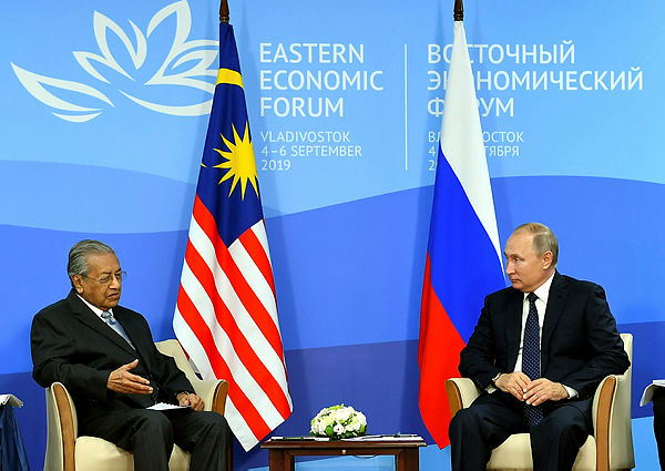 Prime Minister Tun Dr Mahathir Mohamad (left) speaking to Russian President Vladimir Putin during a bilateral meeting in conjunction with the 5th Eastern Economic Forum (EEF) at Vladivostok today. — Bernama