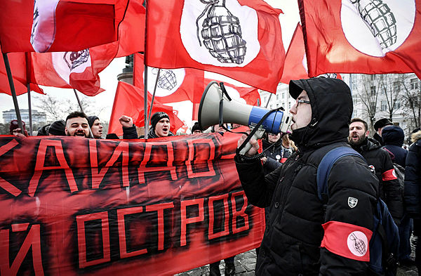 Protestors hold a protest in Moscow on January 20, 2019, demanding to stop talks on assignation Kuril islands to Japan. — AFP