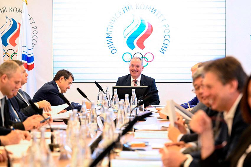 Russian Olympic Committee (ROC) president Stanislav Pozdnyakov (centre) chairs the ROC executive board meeting in Moscow. – AFPPIX
