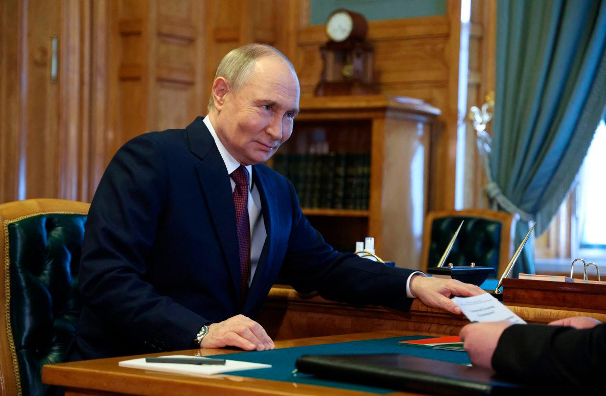 In this pool photograph distributed by the Russian state agency Sputnik, Russia’s President Vladimir Putin meets with Chechen leader Ramzan Kadyrov at the Kremlin in Moscow on May 7, 2025. AFPpix