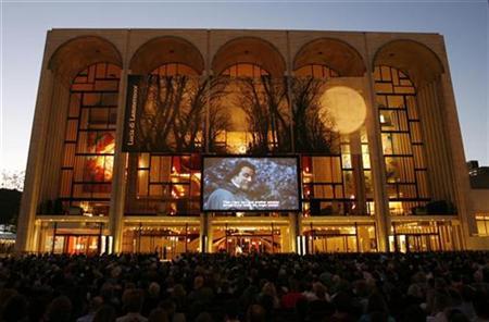 Opera fans watch the opening night performance of “Lucia di Lammermoor” as it is simulcast in front of the Metropolitan Opera House in New York September 24, 2007. -Reuters