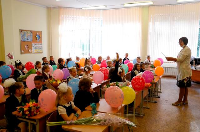 First graders attend a ceremony marking the start of the new school year, as schools reopen after the summer break and the lockdown due to the outbreak of the coronavirus disease (Covid-19), in Moscow, Russia September 1, 2020. -Reuters
