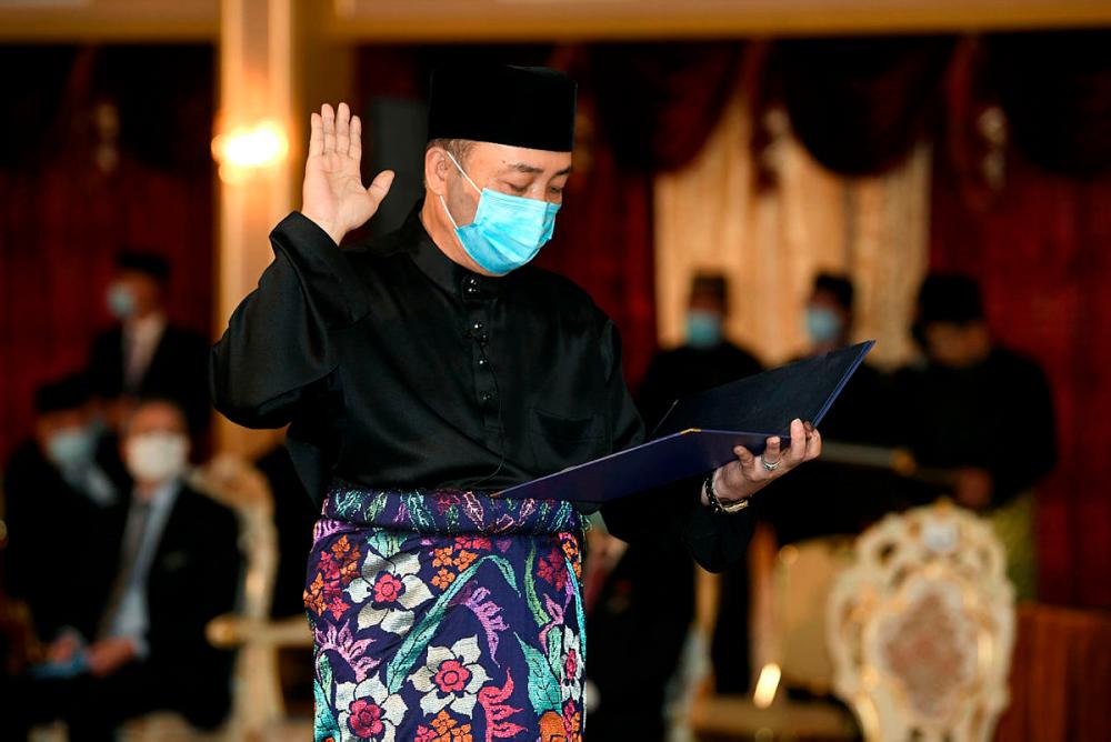 Hajiji sworn in as Sabah’s 16th chief minister