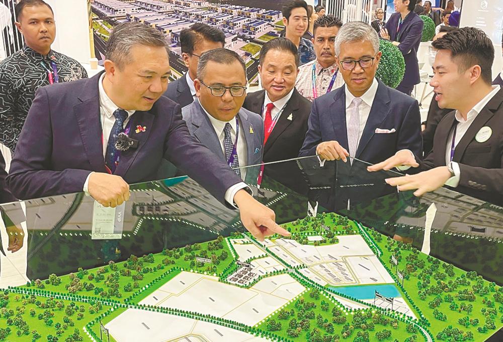 Tengku Zafrul (second from right) and Amirudin (second from left) and Selangor Exco for Investment, Trade and Mobility Ng Sze Han (left) viewing one of the displays at SABC 2024 – ADIB RAWI YAHYA/THESUN
