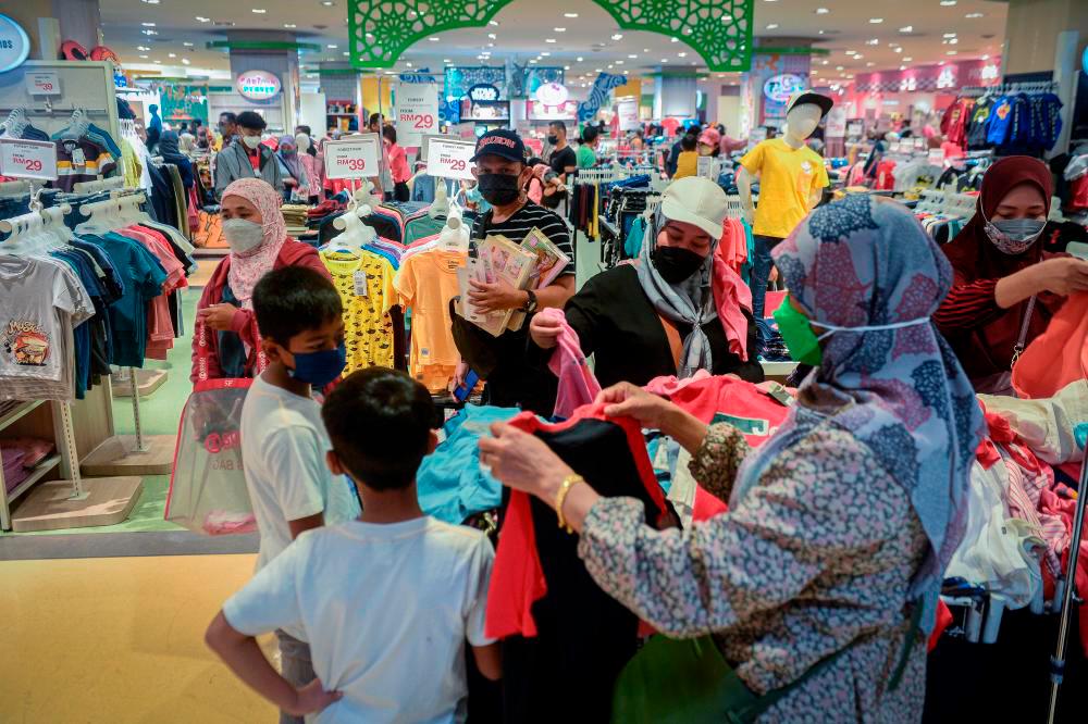 Shopping traffic has returned to pre-Covid levels, says Retail Group Malaysia said in a report. – BERNAMAPIX
