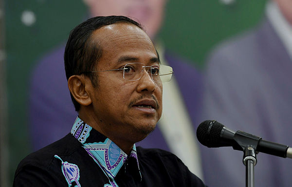 Terengganu Mentri Besar Dr Ahmad Samsuri Mokhtar. — Bernama