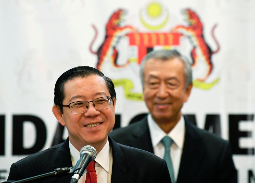 Lim and Miyagawa at the commemoration on the successful completion of Malaysia’s Samurai bond issuance today. BERNAMAPIX