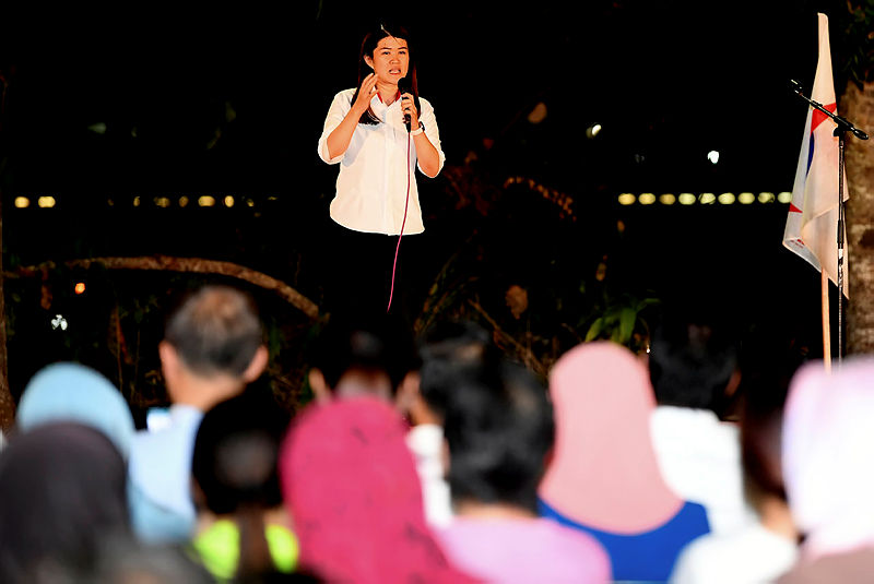DAP’s candidate for the Sandakan by-election, Vivian Wong Shir Yee, speaks on the campaign trail at Indah Jaya, on April 29, 2019. — Bernama