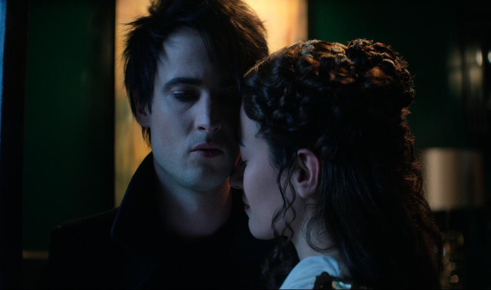 $!Tom Sturridge and Melissanthi Mahut in a scene from ‘The Sandman’. – Netflix