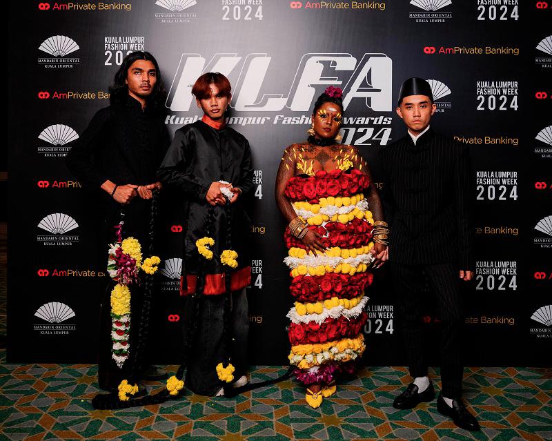 $!Nandini (second from right) in the Mala dress, inspired by the Indian flower garland, with Kel Wen (right) and team.