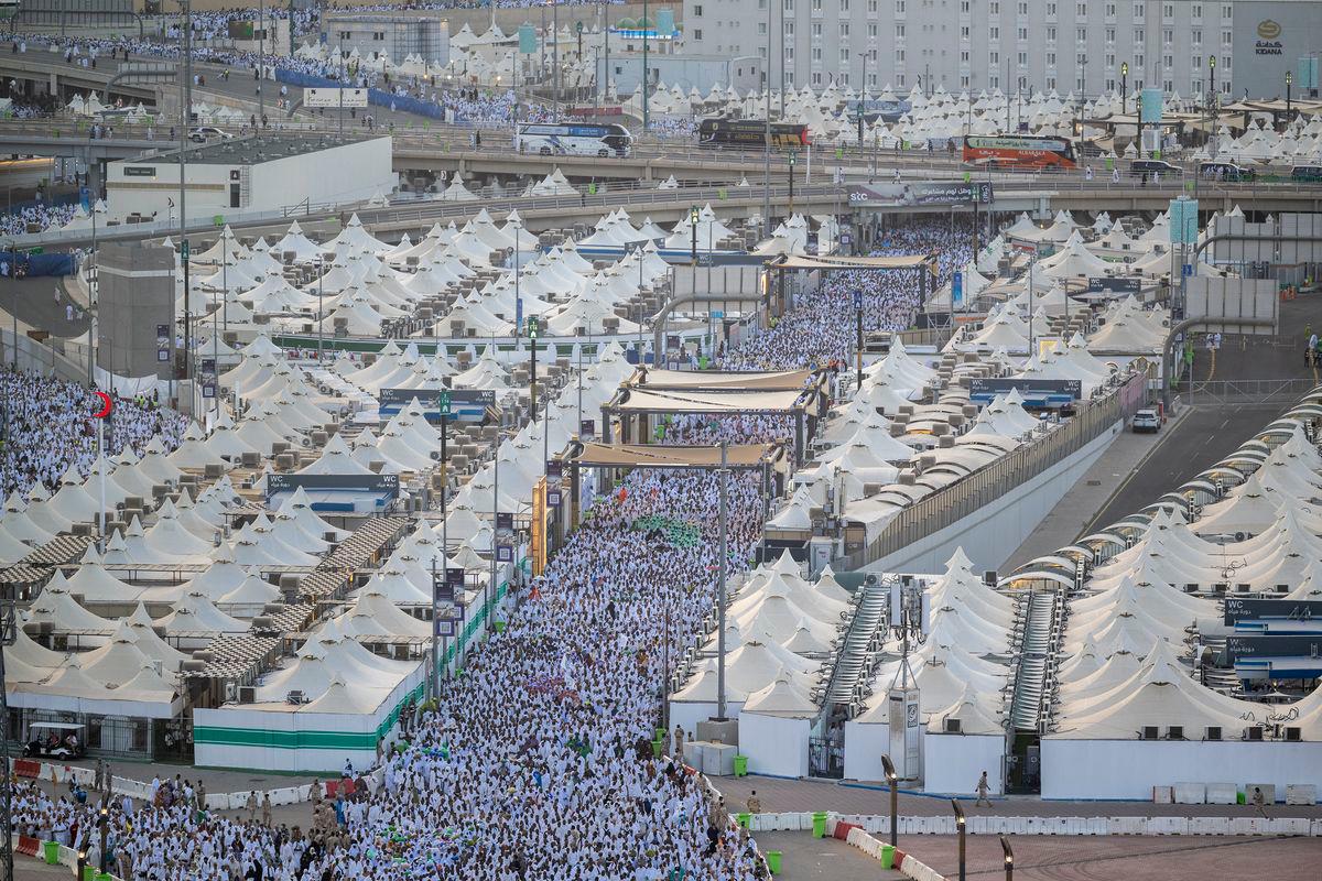 Pilgrims from around the world made their way to the Jamrah to perform the stoning ritual. fotoBERNAMA