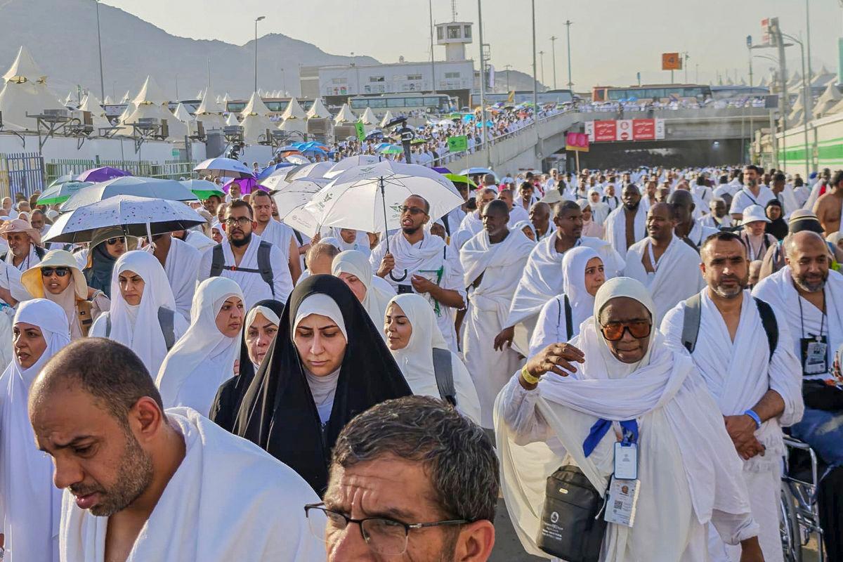 Jemaah haji dari seluruh dunia menuju Jamrah bagi menunaikan ibadah melontar Jamrah. fotoBERNAMA
