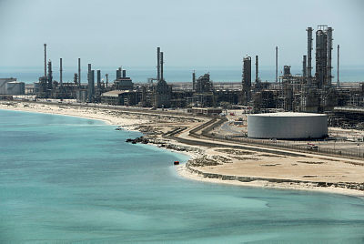 General view of Saudi Aramco’s Ras Tanura oil refinery and oil terminal in Saudi Arabia May 21, 2018. REUTERS/Ahmed Jadallah/File Photo