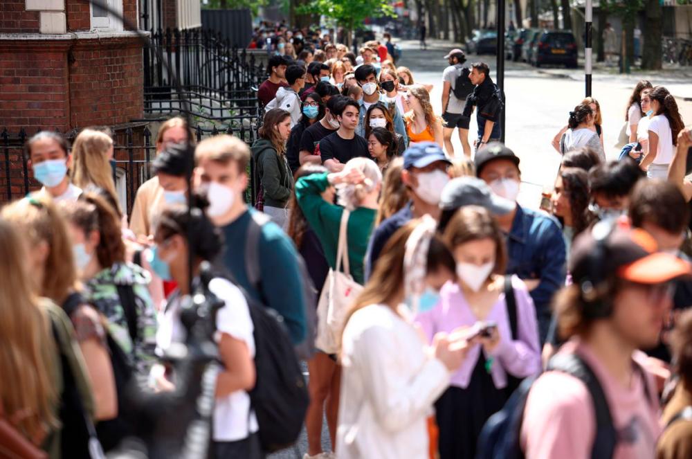 People queue outside a vaccination centre for young people and students at the Hunter Street Health Centre, amid the coronavirus disease (Covid-19) outbreak, in London, Britain, June 5, 2021. -REUTERSPix