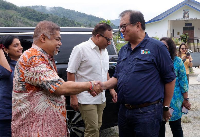 GRS information chief Datuk Joniston Bangkuai (right) - BERNAMApix