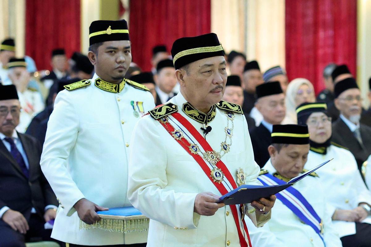 Ketua Menteri Sabah Datuk Seri Hajiji Noor menyampaikan ucapan pada Istiadat Pengurniaan Darjah Kebesaran, Bintang, dan Pingat Kehormat Negeri Sabah 2025 sempena Sambutan Ulang Tahun Kelahiran Rasmi ke-74 Yang Dipertua Negeri Sabah Tun Musa Aman di Istana Seri Kinabalu hari ini.- fotoBERNAMA