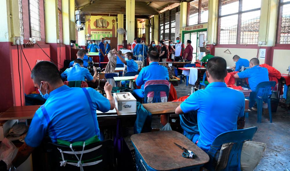 Inmates of Sabah prisons help sewing the PPE sets for the use of healthcare workers across the state while treating Covid-19 patients. — Bernama