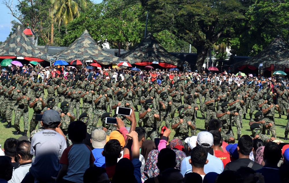More than 200 soldiers of various ranks perform during the 87th Army Day Celebration at Tawau today. - Bernama