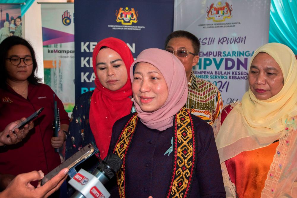 Menteri Pembangunan Wanita, Keluarga dan Masyarakat, Datuk Seri Nancy Shukri. - fotoBERNAMA