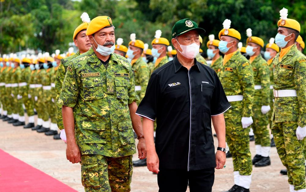 Prime Minister Tan Sri Muhyiddin Yassin inspecting guard of honour mounted by the People’s Volunteer Corps (Rela) personnel at the Universiti Malaysia Sabah in conjunction with his two-day working visit to Sabah, today. — Bernama