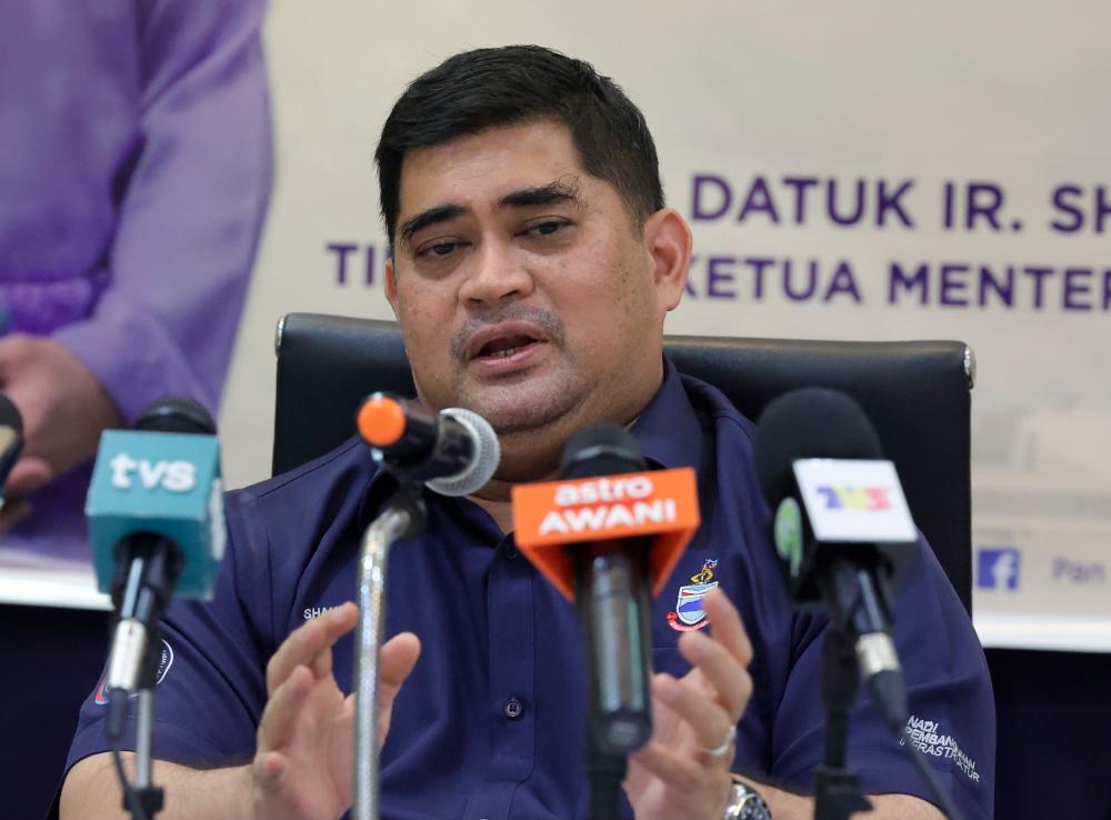 KOTA KINABALU, May 16 -- Deputy Chief Minister III, Datuk Ir Shahelmey Yahya when holding a press conference after a media friendly program by the Sabah Pan Borneo Highway Project today. BERNAMAPIX