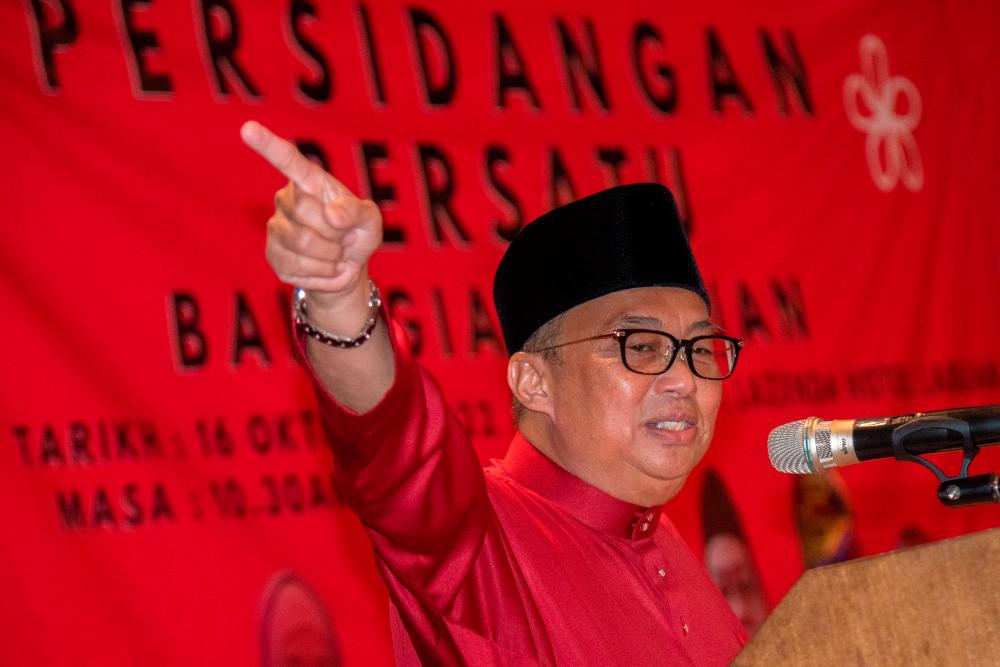 LABUAN, Oct 16 -- Bersatu Parti Pribumi Malaysia (Bersatu) Labuan Division Chief Datuk Suhaili Abdul Rahman spoke at the Labuan Federal Territories Division Bersatu Conference at a hotel today. BERNAMAPIX